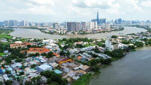 Toàn cảnh bán đảo Bình Quới - Thanh Đa nhìn từ trên cao, phía xa là tòa Landmark 81, khu vực Sun Group dự kiến triển khai dự án